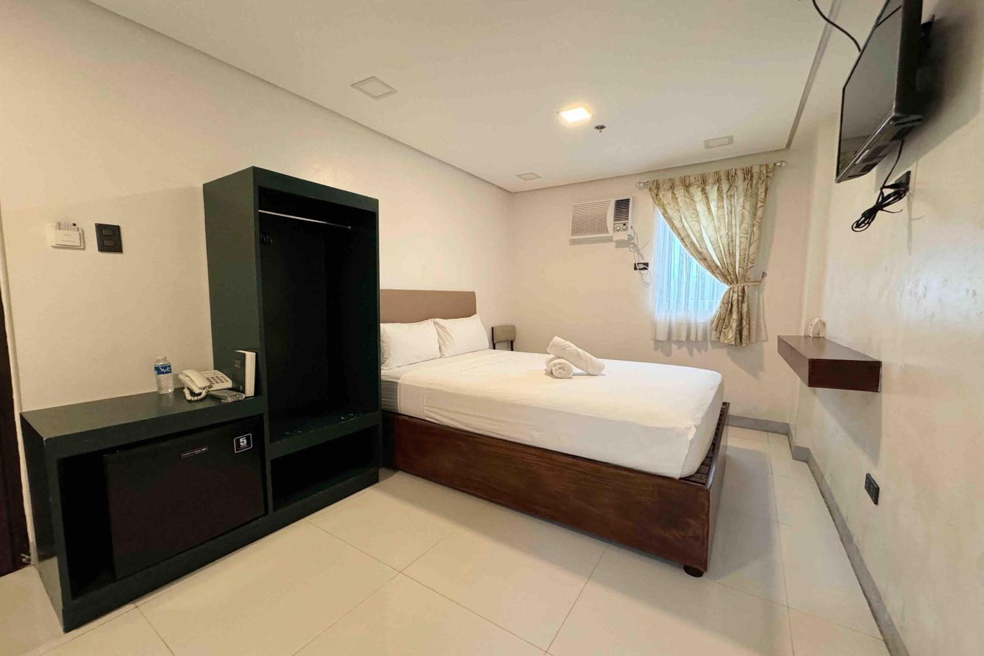 Belltower CSheLi Suites Vigan City Exterior foto