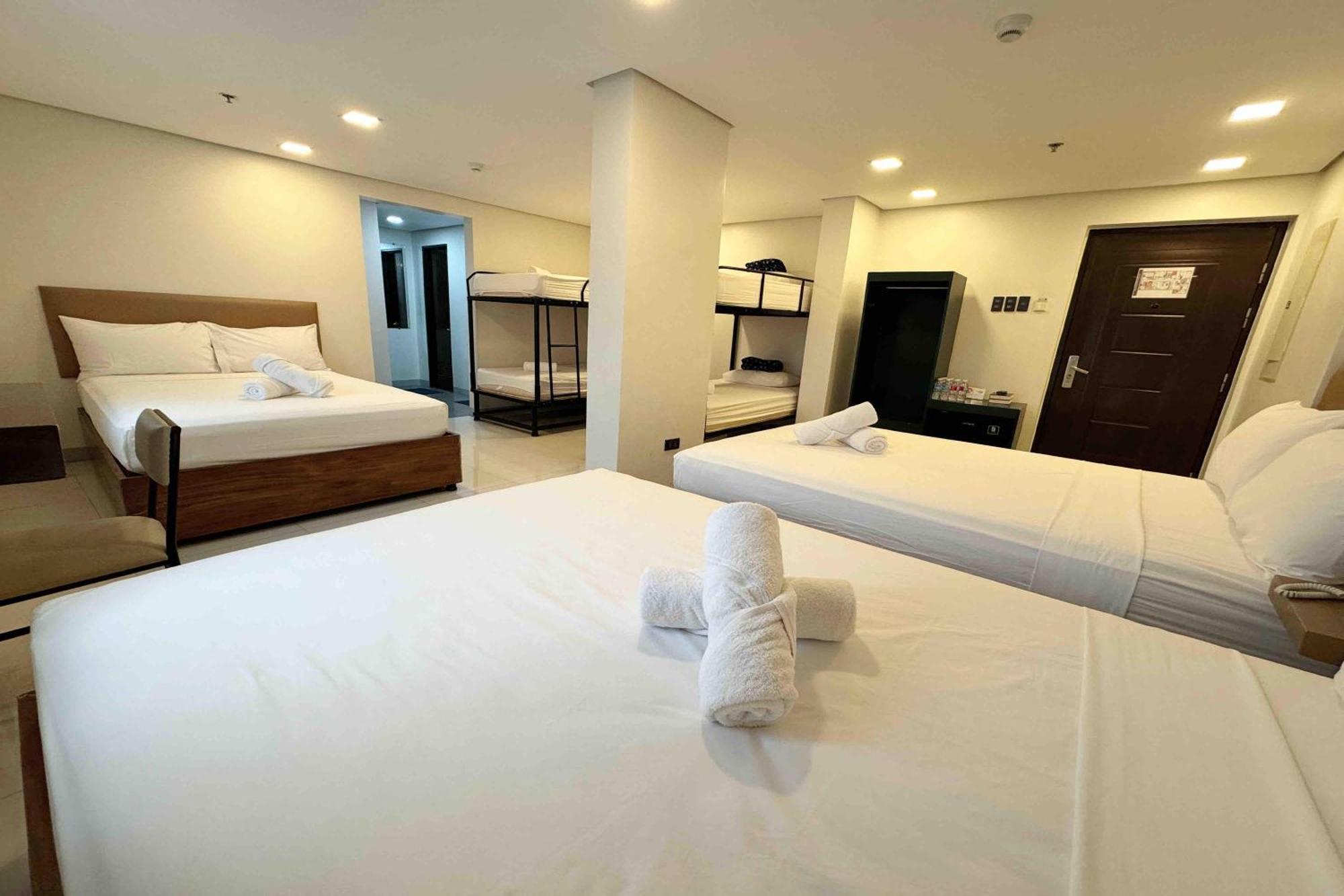 Belltower CSheLi Suites Vigan City Exterior foto